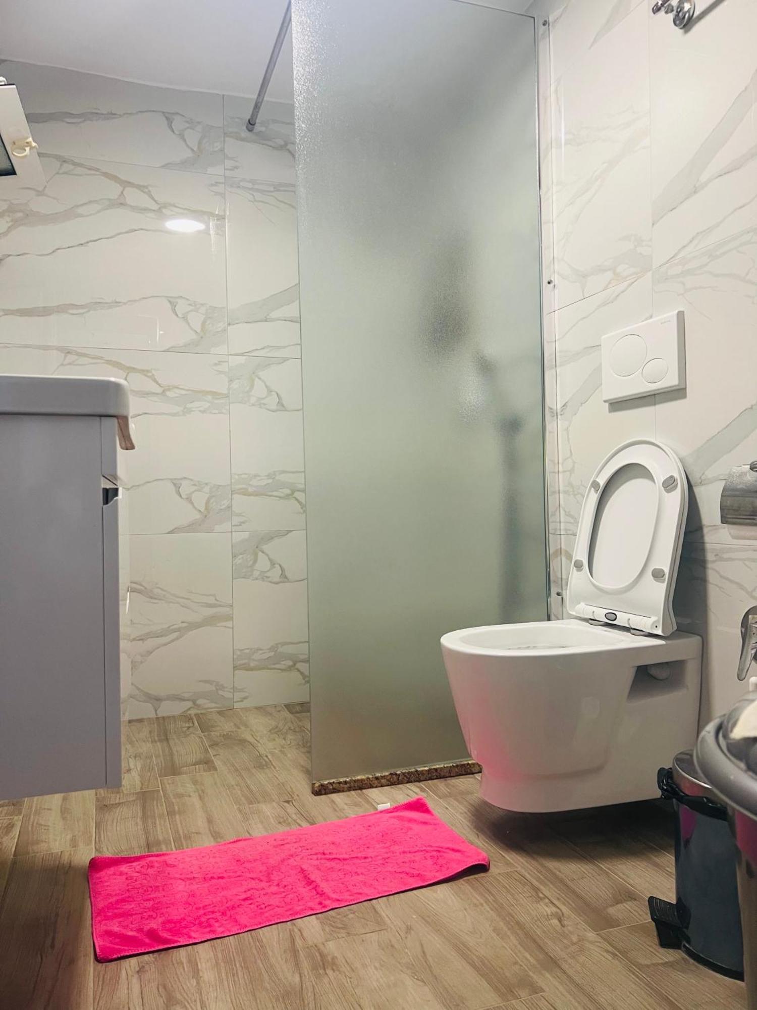 Charming House Apartment Pogradec Ngoại thất bức ảnh